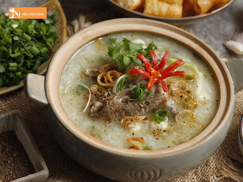 chao-chim-bo-cau-nau-voi-rau-gi-ngon-va-dinh-duong-cho-be-thucanh